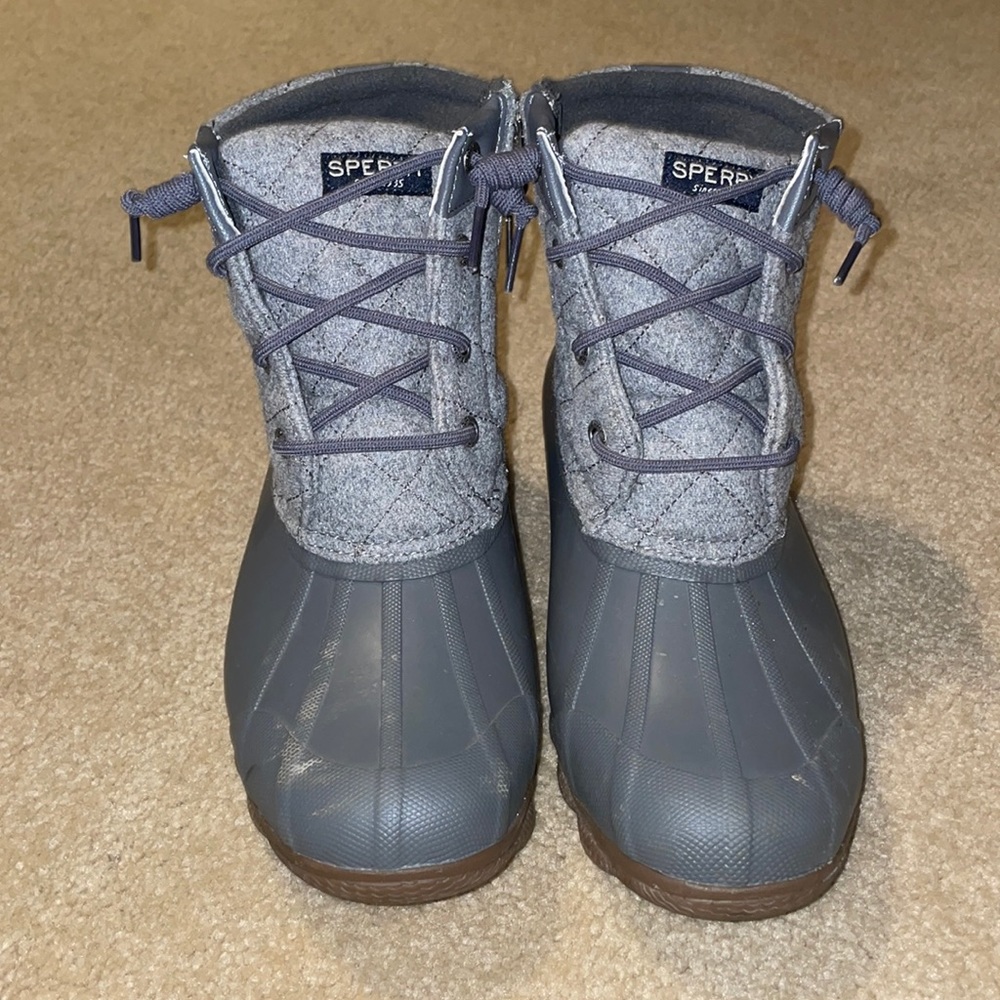 7.5 gray sperry boots